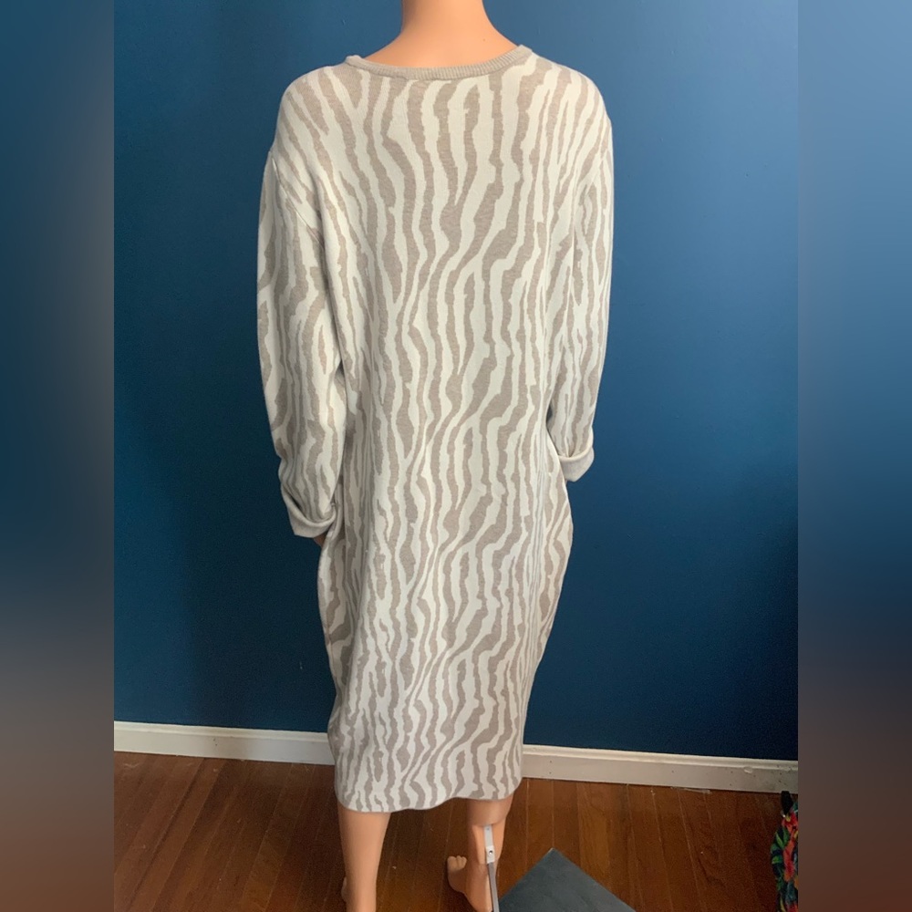 Express White And Gray Patterned Long Sleeve Dress - image 4